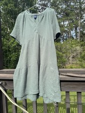 GAP Green Solid V-Neck Tiered Babydoll Knee Length Dress Short Sleeve L
