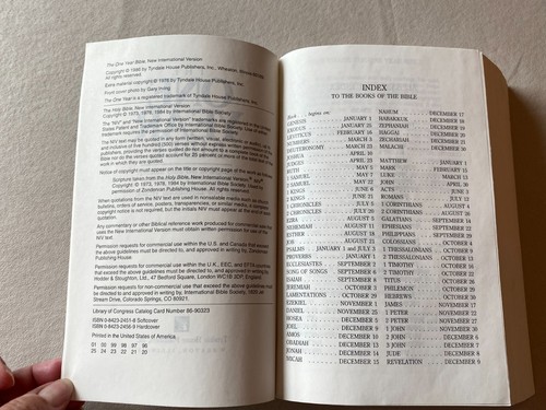 The One Year Bible The entire NIV arranged in 365 daily readings 1986 Study PB - Picture 4 of 4
