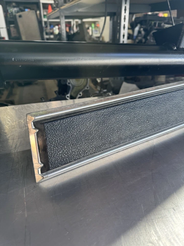 Dodge Ram 1981-90 moldura de puerta de pasajero W150 D150 W250 D250 W350 D350 Cummins Foto 4 de 4