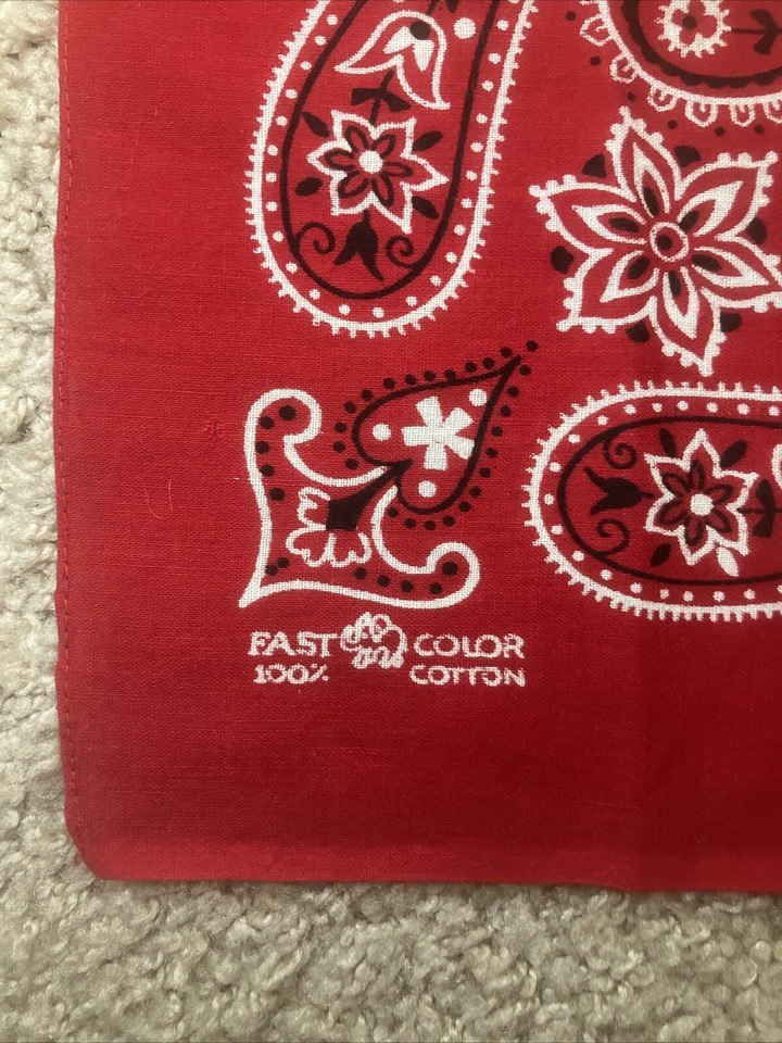 Red Vintage Trunk Up Elephant Paisley Bandana USA Fast Color 80s 22.75
