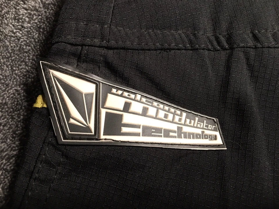 Volcom Boardwear Shorts Vintage Mens Size 30 Mod Tech Black Cargo Tie Close Surf - Image 3 of 4