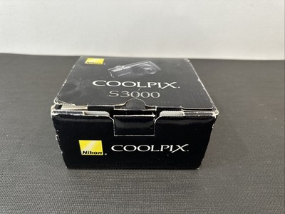 Nikon COOLPIX S3000 12.0MP Digital Camera - EUC