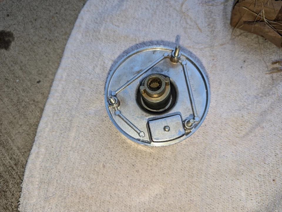 RARO NOS Checker Motors Puerta Trasera Ventana Manivela Maratón Superba Aerobús Vagón Foto 3 de 4