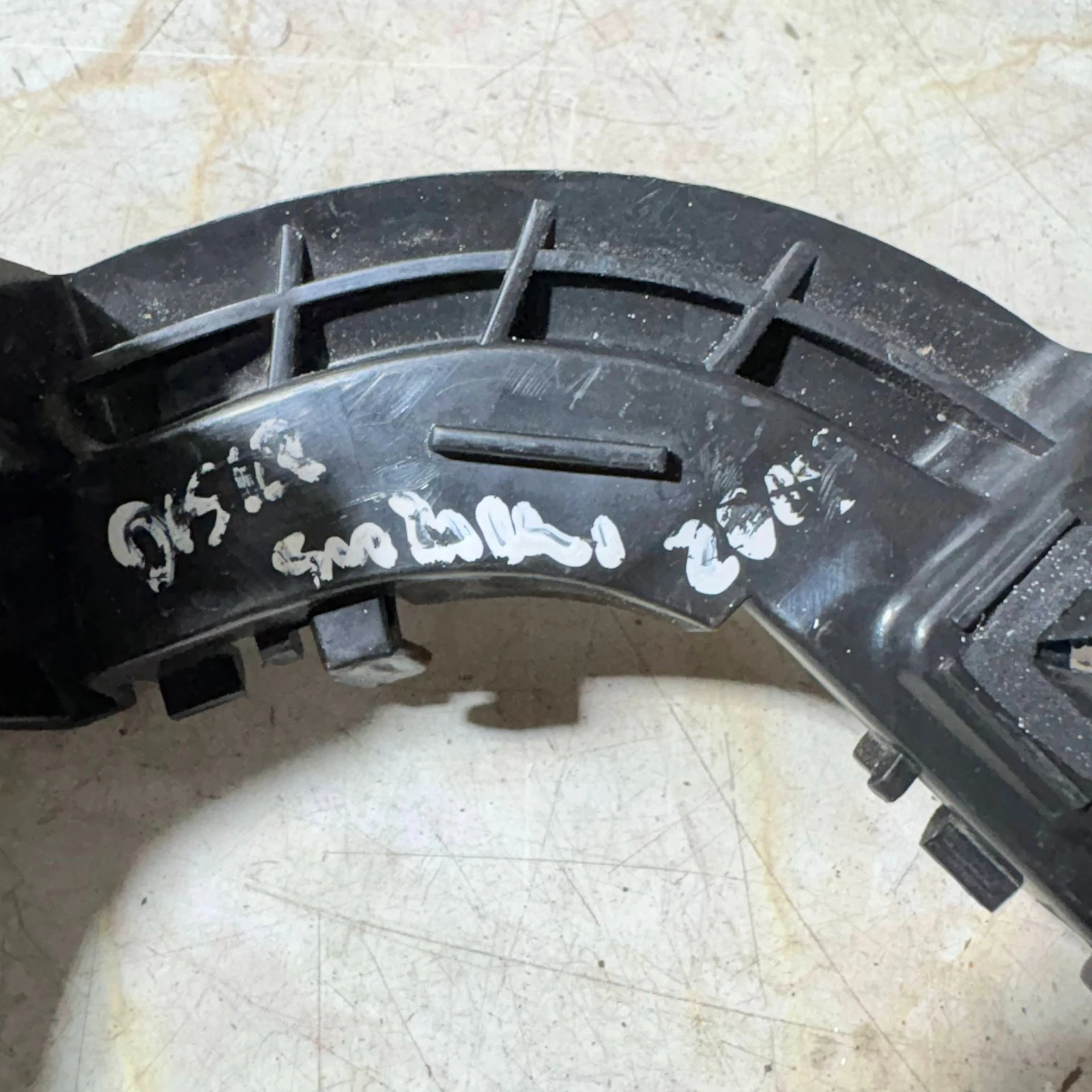 Suzuki rear right bumper holder mounting detail