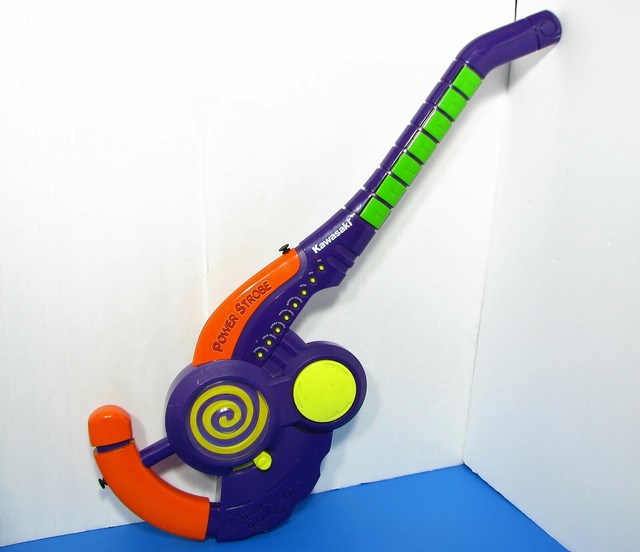 RARE VTG KAWASAKI POWER STROBE ELECTRIC MUSIC & SOUND TOY GUITAR 57823