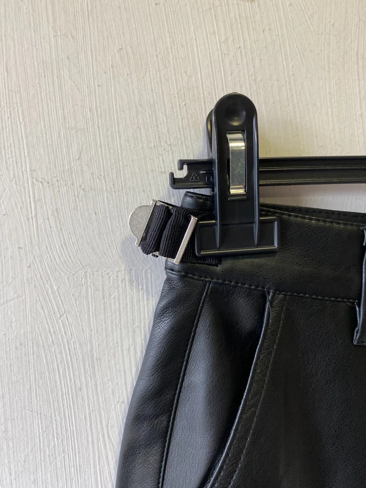 Pantalones Cargo De Cuero Petite De Asos En Negro UK 8 - Imagen 4 de 4