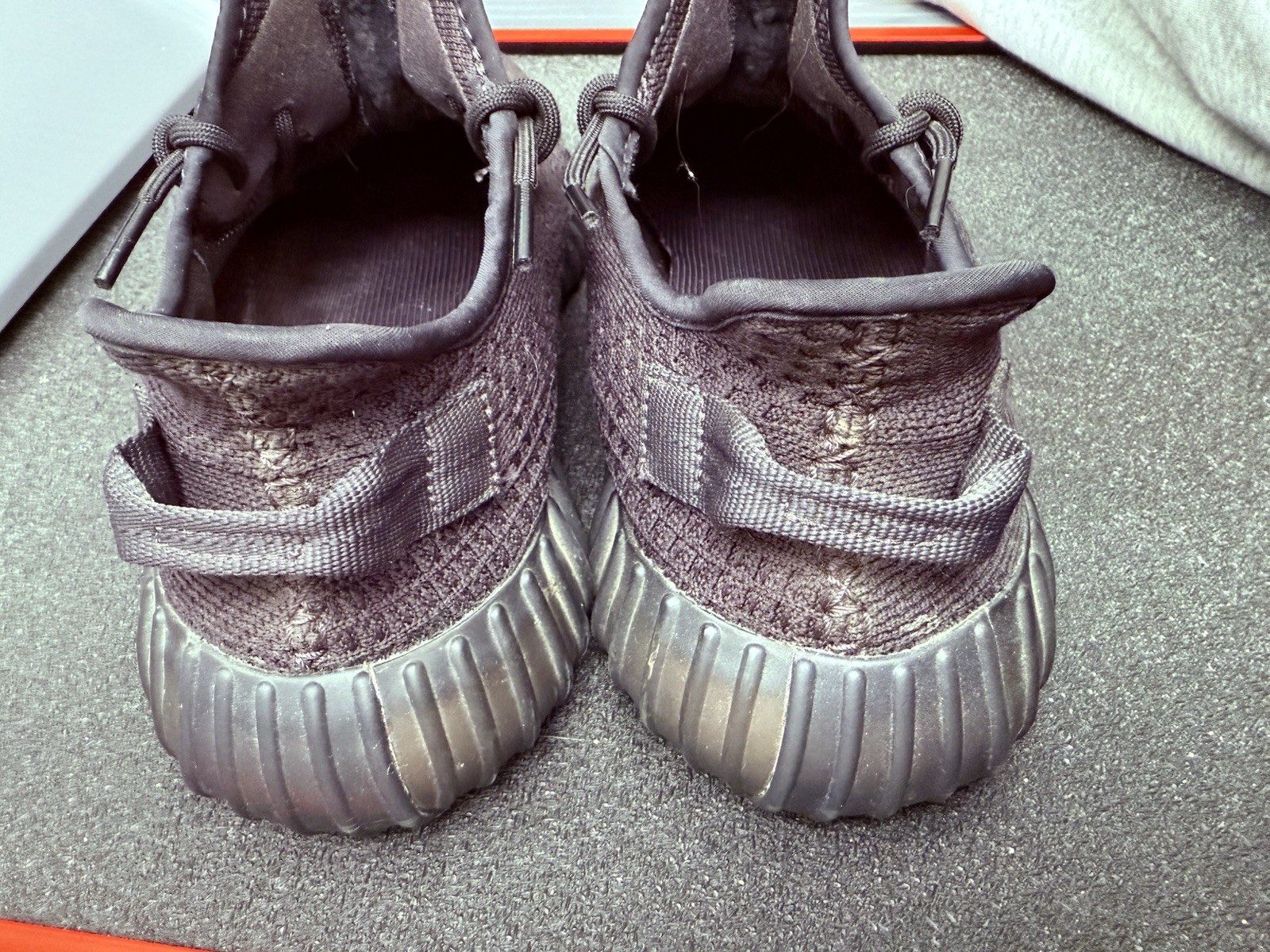 Yeezy Boost 350 V2 Onyx HQ4540 Low Top Men's Sneaker Athletic Shoes Size 12 thumbnail 3