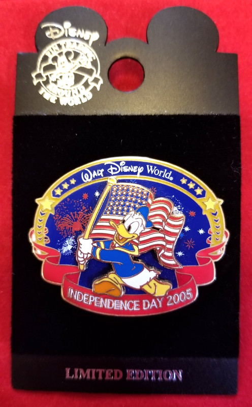 Disney WDW Independence Day 2005 " Donald" w/American Flag LE3000
