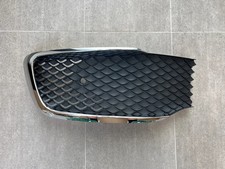 Mercedes Benz V-Klasse W447 Kühlergrill für Stoßstange vorne links A4478802401