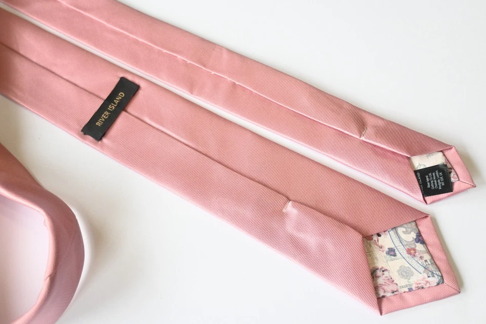 CORBATA HOMBRE RIVER ISLAND ROSA/SÓLIDO ANCHO: 2.3/8" LARGO: 58" POLIÉSTER Foto 2 de 3