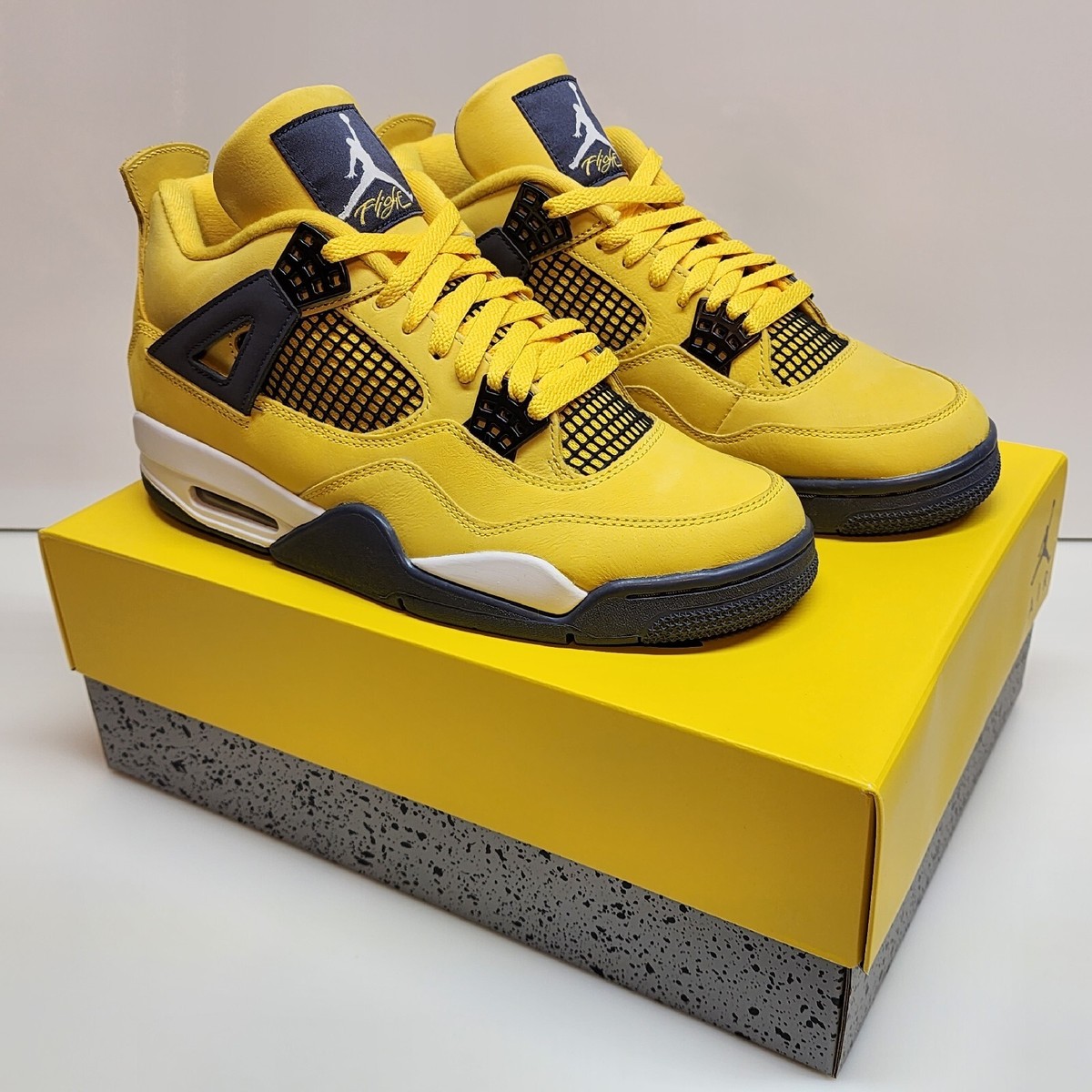 Jordan 4 Retro Lightning US Men's Size 10 CT8527-700 New Deadstock