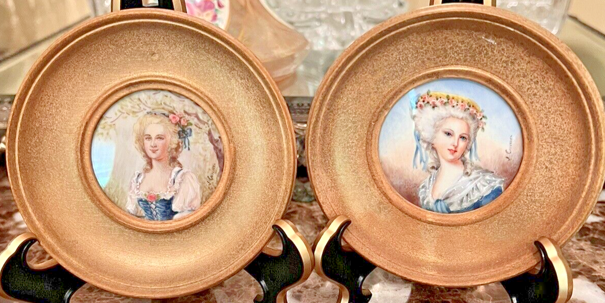 金色フレームの女性肖像画 Pair VTG/Antique France Painted Portrait Lady Signed Convex Gold
