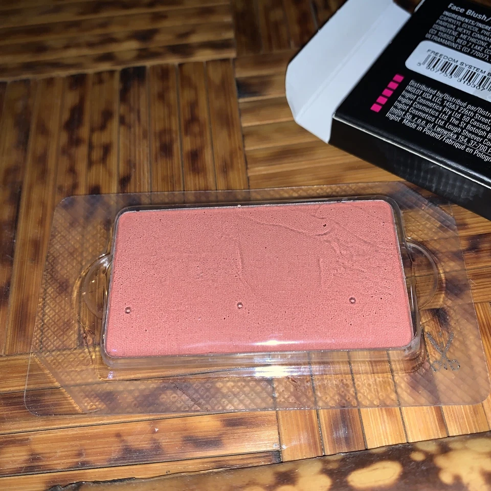 Rubor facial INGLOT Freedom System - 30, nuevo sellado en caja Foto 2 de 4