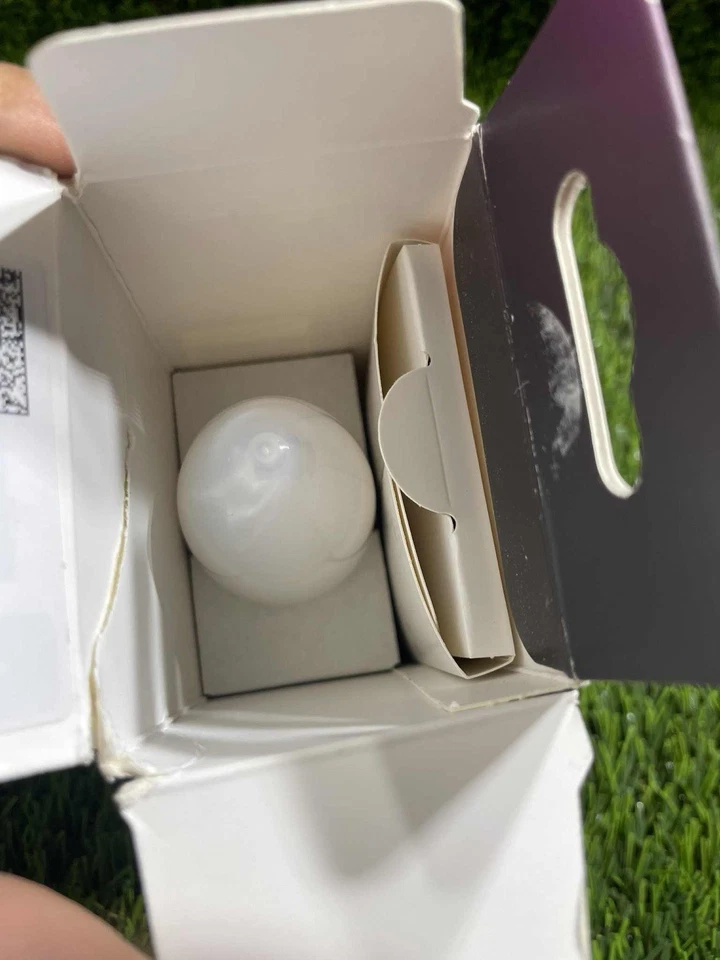 Philips Hue White & Color Ambiance SMART LED E12 40W Candle Light Bulb - Image 4 of 4