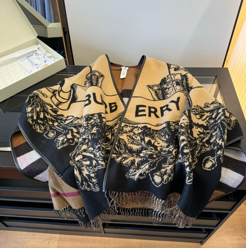 Poncho con capa de cachemir reversible Burberry Foto 4 de 4