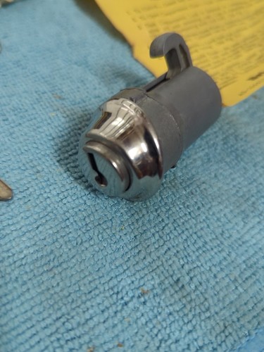 NOS GM 1940-1954 Chevrolet Truck Glove Box Compartment Lock Assembly 4099314 - Foto 7 di 11