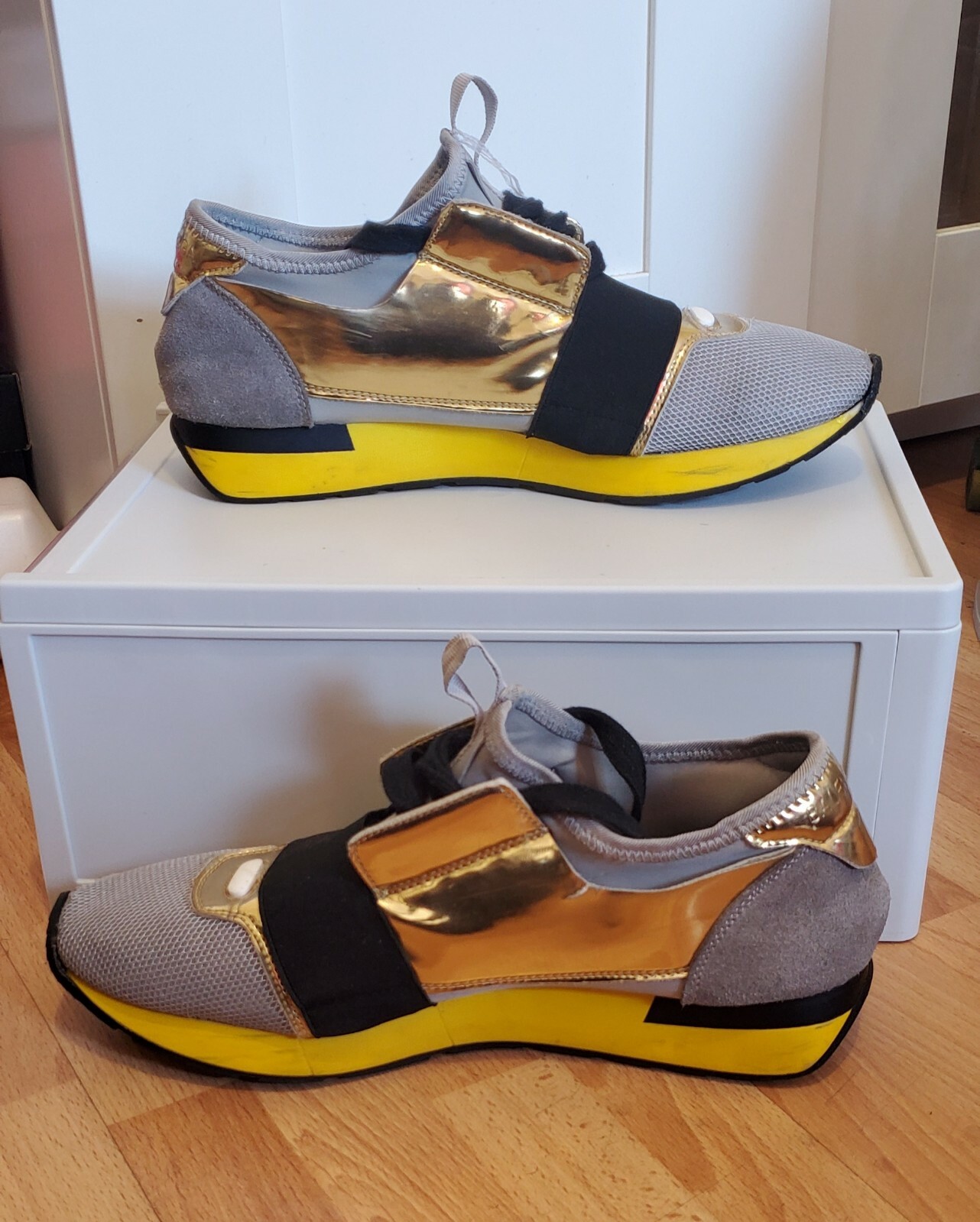 balenciaga race runner gold