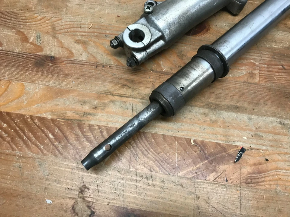 Horquilla delantera Harley Davidson Road King 1985-1999 G561-R R45833-97 Foto 3 de 4