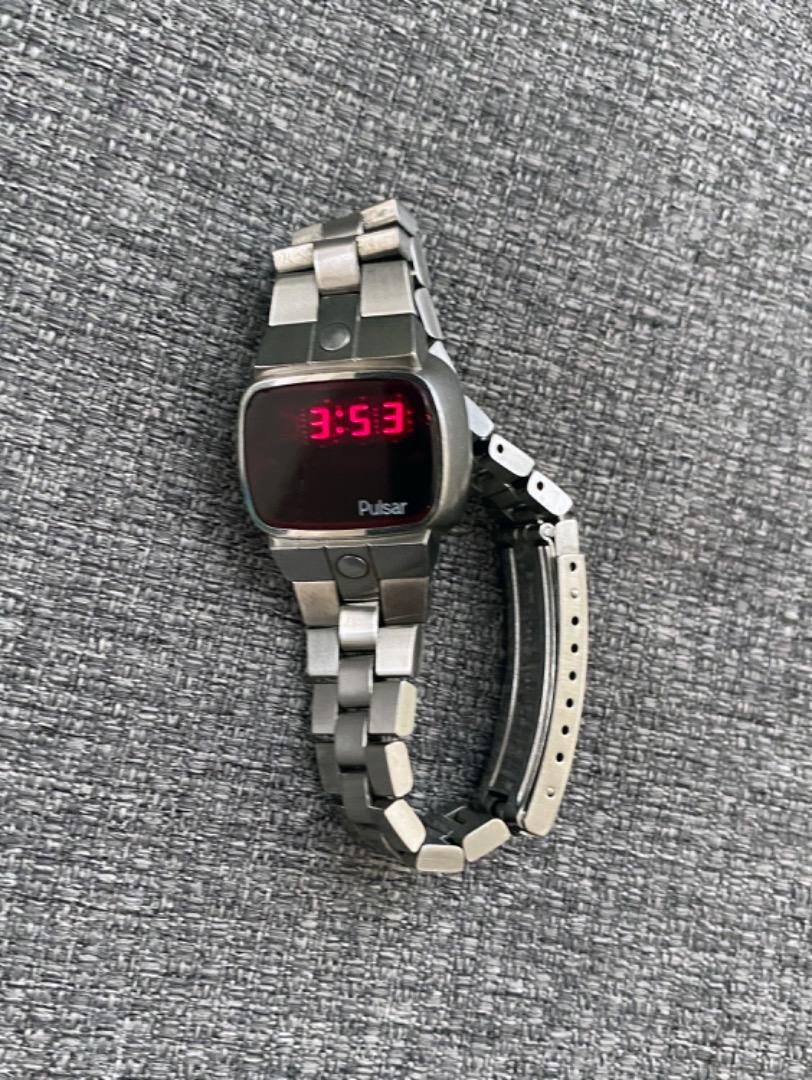 Pulsar LED Watch LADIES SPORT Vintage 1977 Stainless Steel ruby colored glass