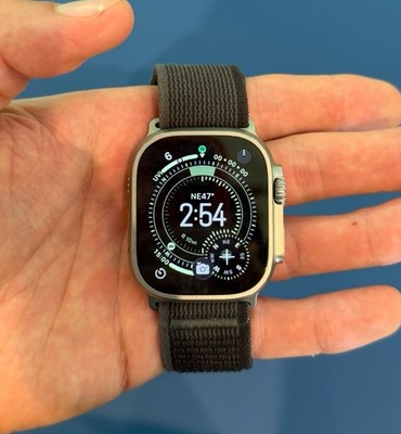 Apple Watch Ultra 49mm (1st Generation)Titanium GPS /LTE Touchscreen 32GB