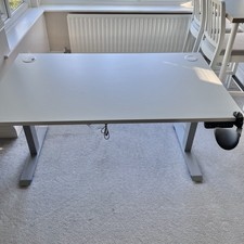 Electric Height adjustable Standing / Sitting Office Desk, White, 140 x 80 cm OH