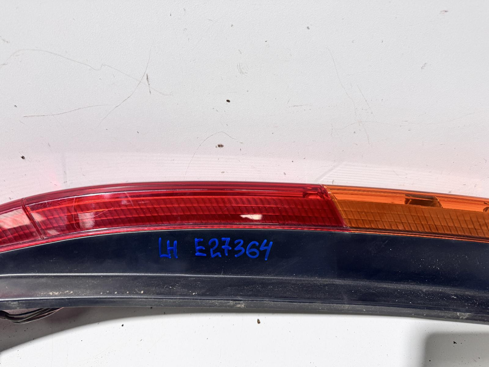 Honda CRV Left Tail Light RD 12/2001-10/2004 - thumbnail 3