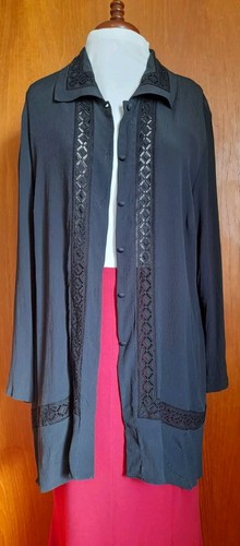 Lang Schwarz Vintage M&S Bluse Gr. 18 ( 40 ) schmal zulaufende Ärmel Krepp Steampunk Goth