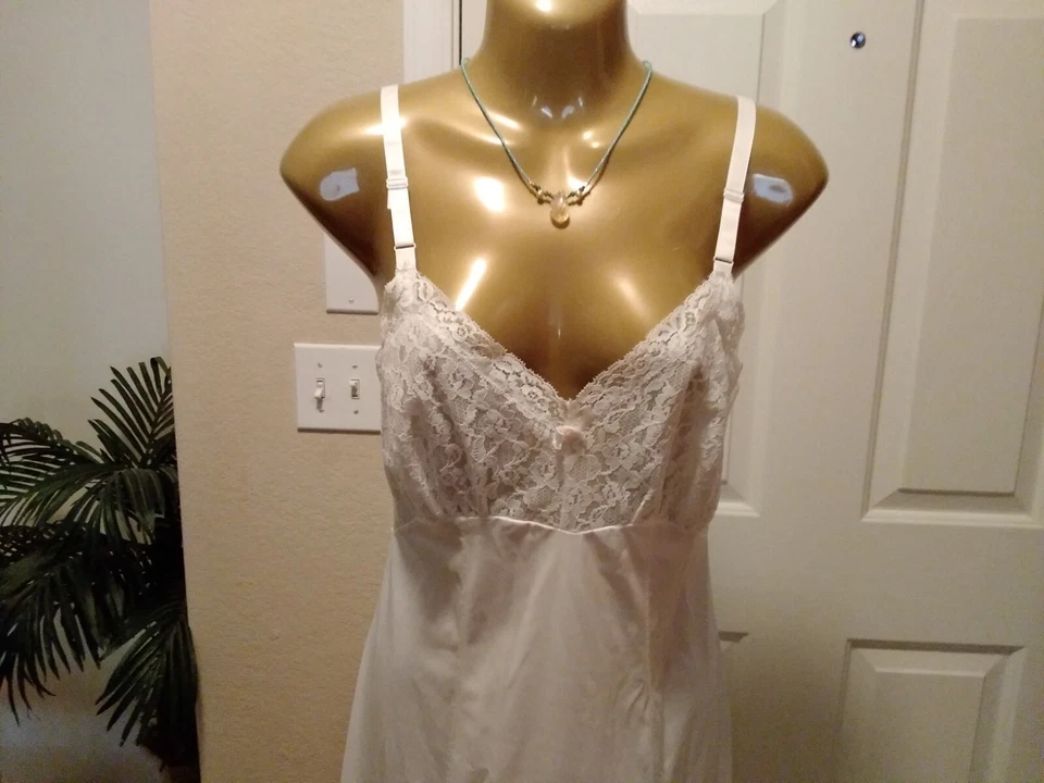 Full Slip Mode O Day Vintage Size Small Lace Bodice Ivory - Image 2 of 4