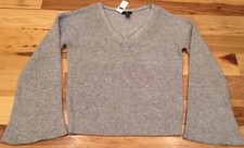 Gap Women s S Small Gray V-Neck Sweater. Nwt