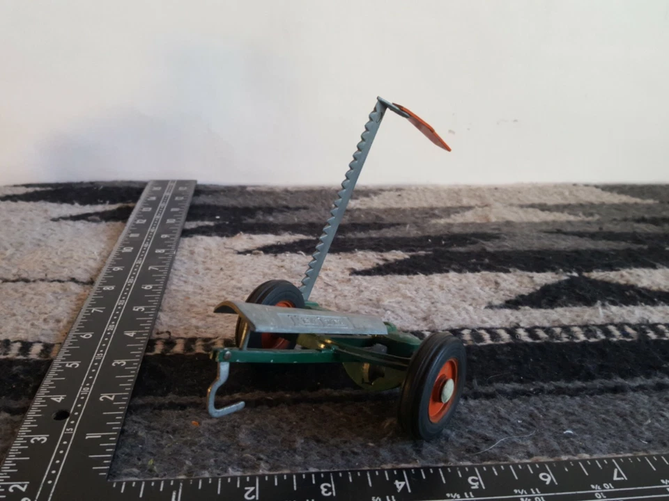 New Idea Sickle Mower 1/16 Diecast Farm Implement Replica Collectible by Topping - Image 2 of 4
