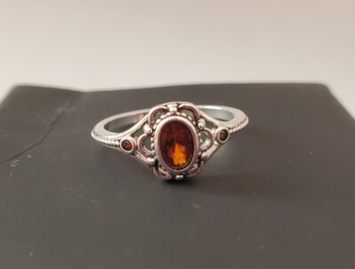 Beautiful and delicate silver ring