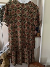 REDUCED 100% Silk Skirt and Blouse Geometric Prink Size M 2 Pieces