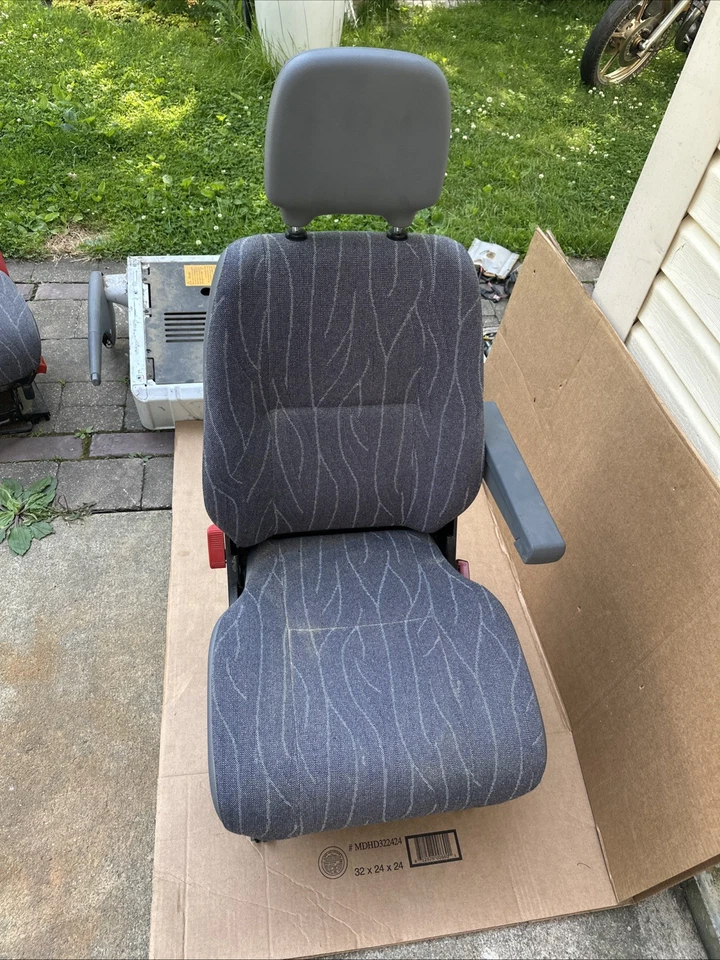 Paño de cubo de asiento delantero para pasajero para 02-06 SPRINTER 2500 607704 Foto 3 de 4