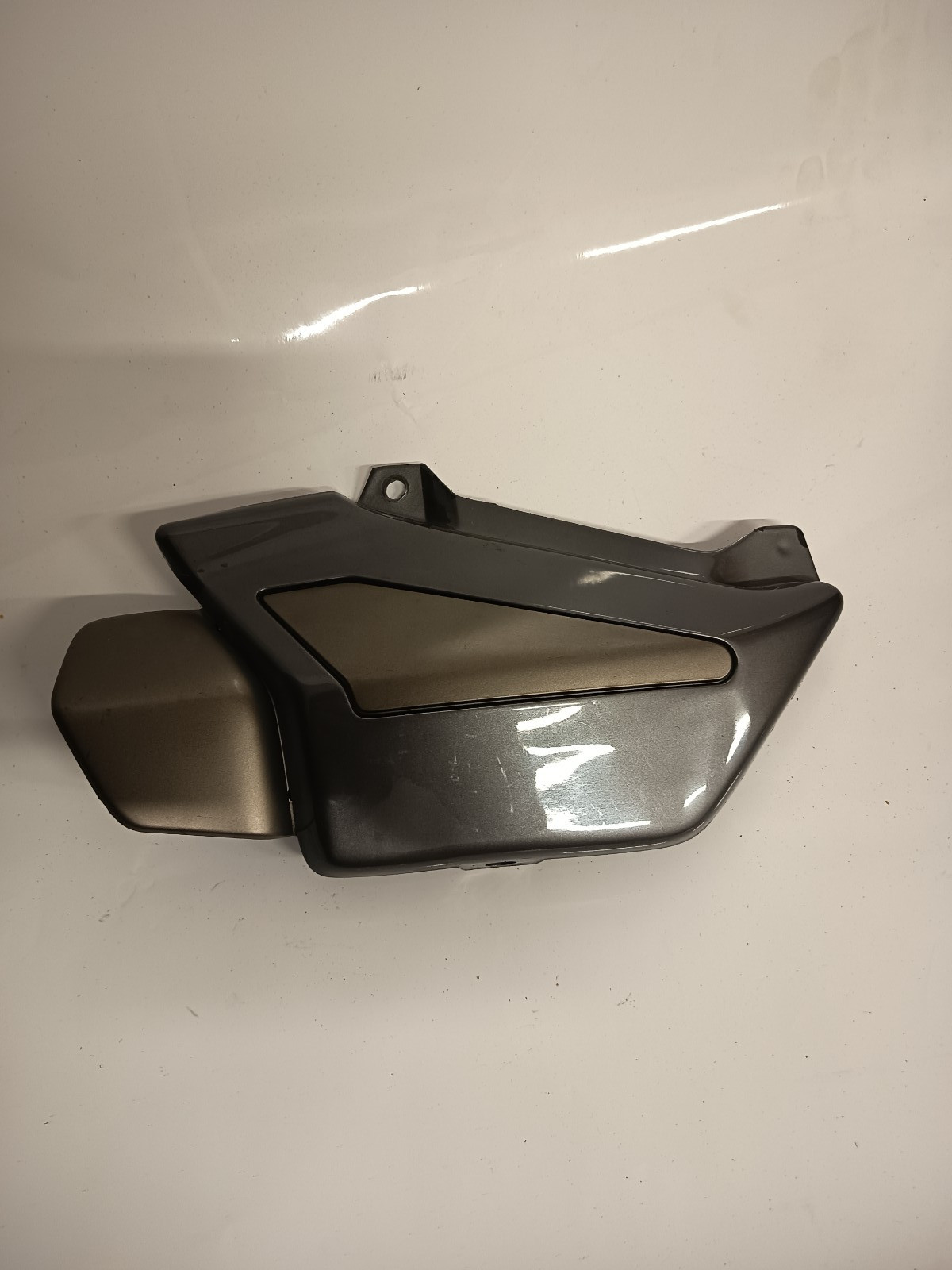 MOTO GUZZI BREVA 750 CARENA FIANCATINA SINISTRA 32476310 32579210