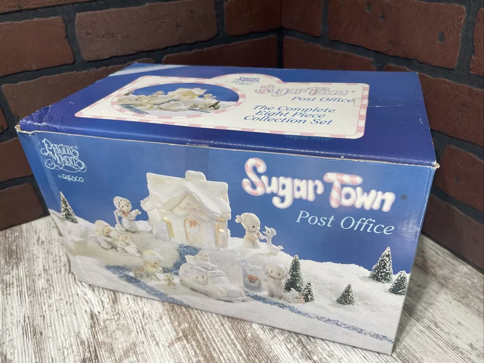 1998 Vintage Precious Moments Sugar Town Post Office 8 Piece Set 456217 In Box - Image 3 of 4