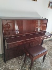 Pianoforte a muro Petrof, ottime condizioni, marrone