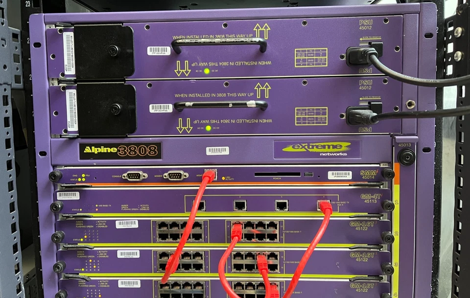 Extreme Networks - 64 ports gigabit 1Gbps + 32 ports 100 Mbps, redundant PSUs - Image 2 of 4