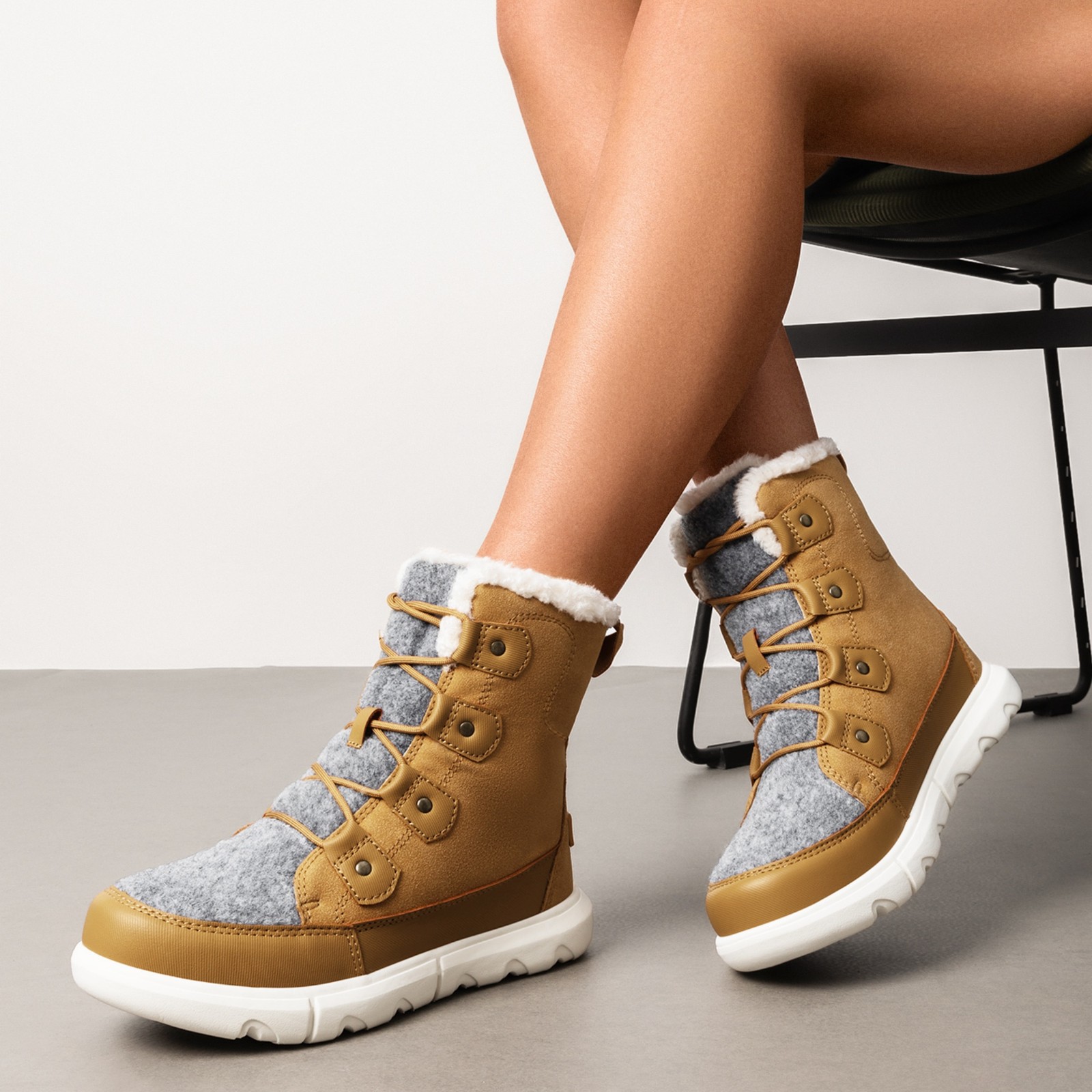 Women Cozy Winter Snow Boots Lace Up Warm Fur Ankle Boots for Cold Weather