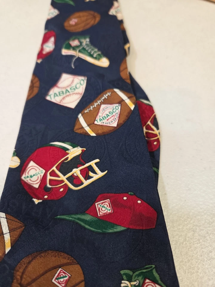 Corbata Temática Deportiva Tabasco 100% Seda Hecha en EE. UU. Fútbol Béisbol Baloncesto Foto 3 de 4