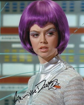 GABRIELLE DRAKE signed Autogramm 20x25cm UFO in Person autograph COA