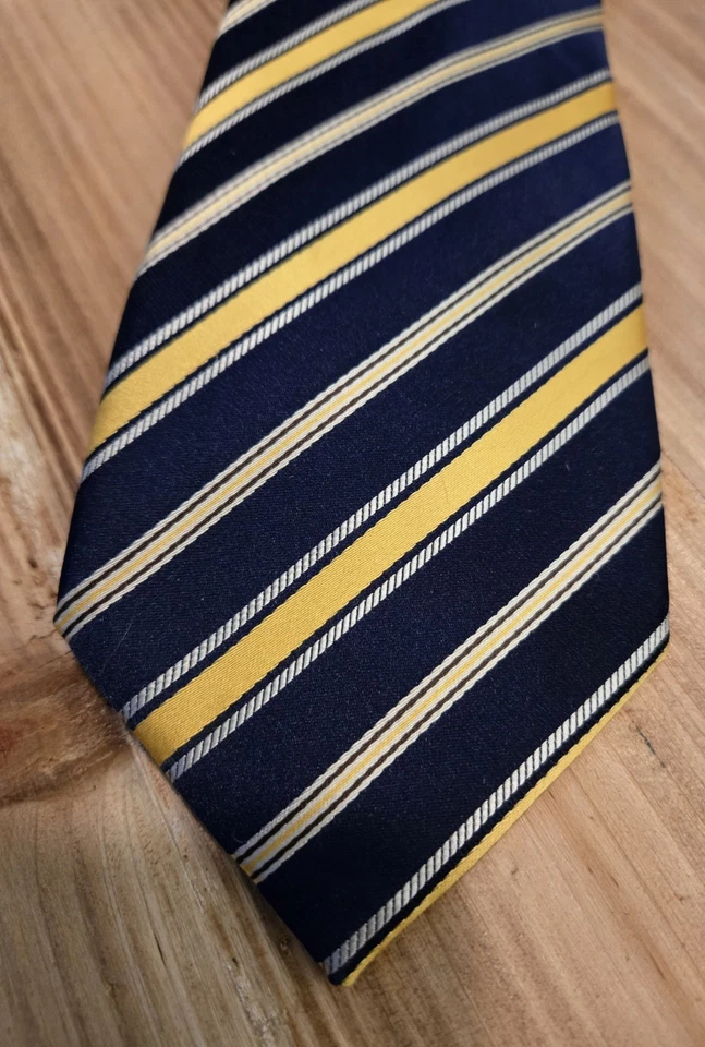 Corbata de seda azul marino y amarillo GLANFRANCO Italia 💯 ligeramente usada 👀 Foto 3 de 4