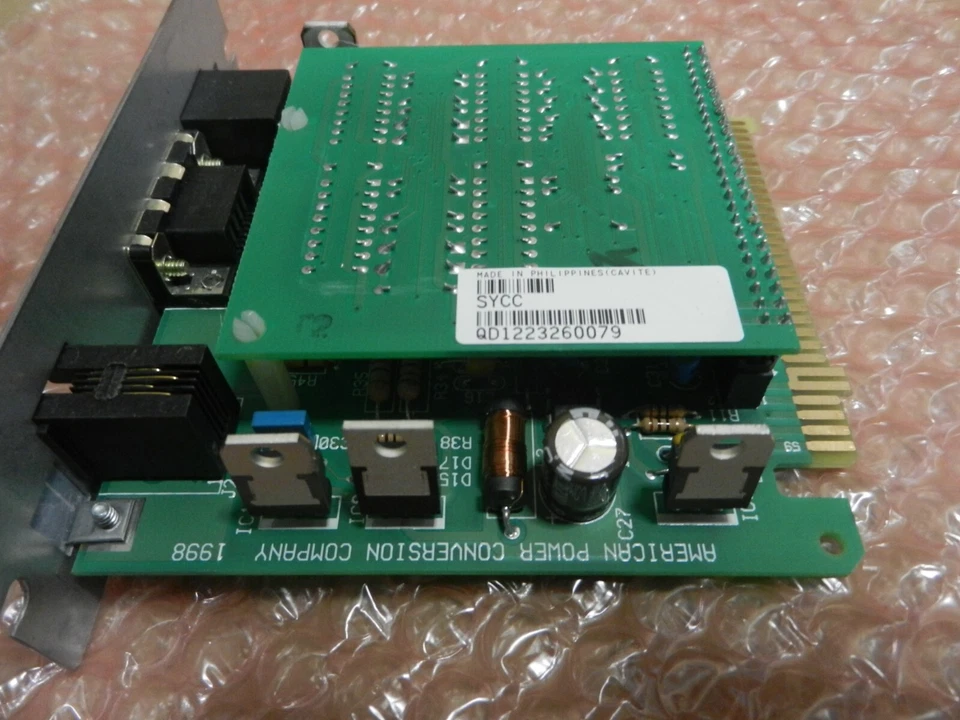Módulo de tarjeta de comunicaciones Symmetra de APC SYCC Foto 3 de 4