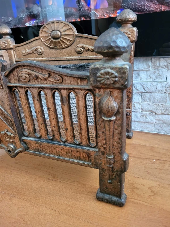 Antique Marks MFG Co Chicago Arts & Crafts Iron  Basket Fireplace Grate  - Image 4 of 4