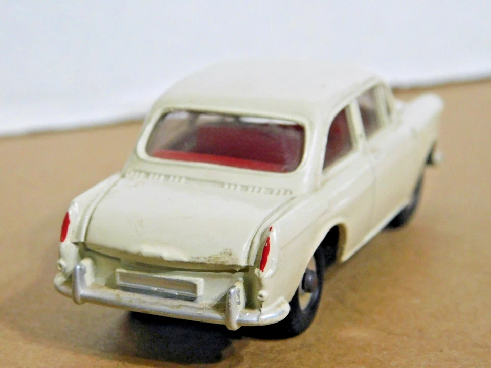 Dinky 144 Volkswagen 1500 Sedán En Caja Original Foto 4 de 4