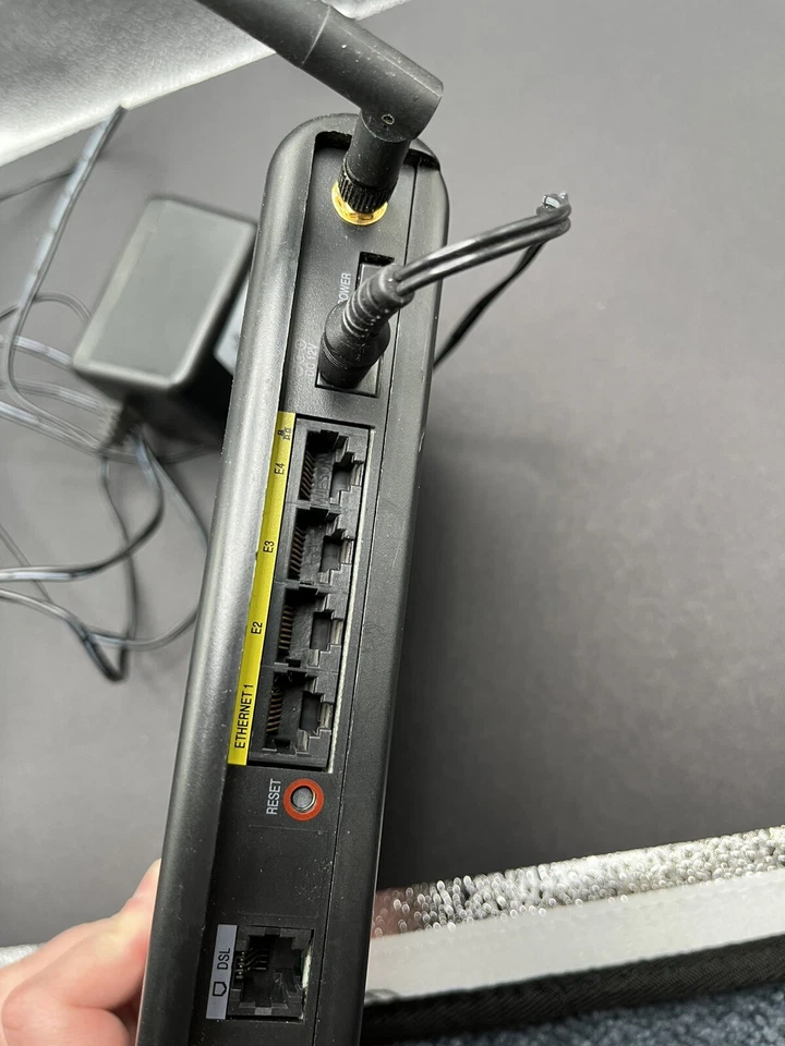 WESTELL VersaLink 327W Gateway Modem Router A90-327W15 (Wireless DSL) Used - Image 3 of 4