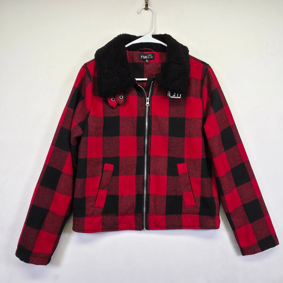 Chaqueta Rue21 para mujer M roja negra cuello de piel sintética a cuadros búfalo motociclista recortada Foto 3 de 4