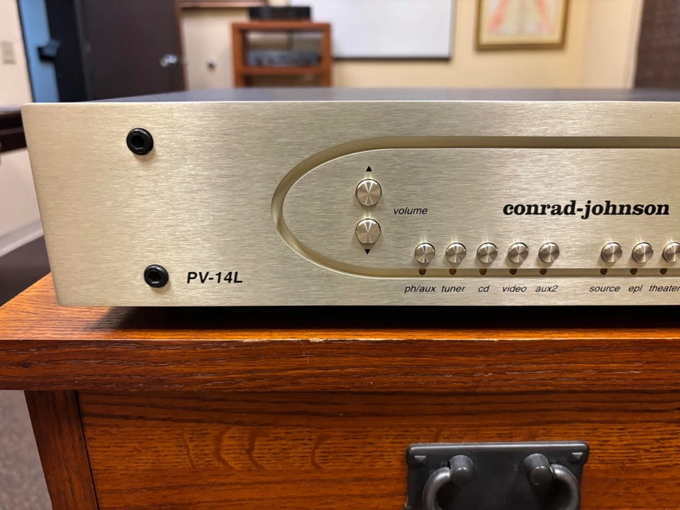 Pré-amplificador de tubo Conrad Johnson PV14L com controle remoto - Imagem 2 de 4