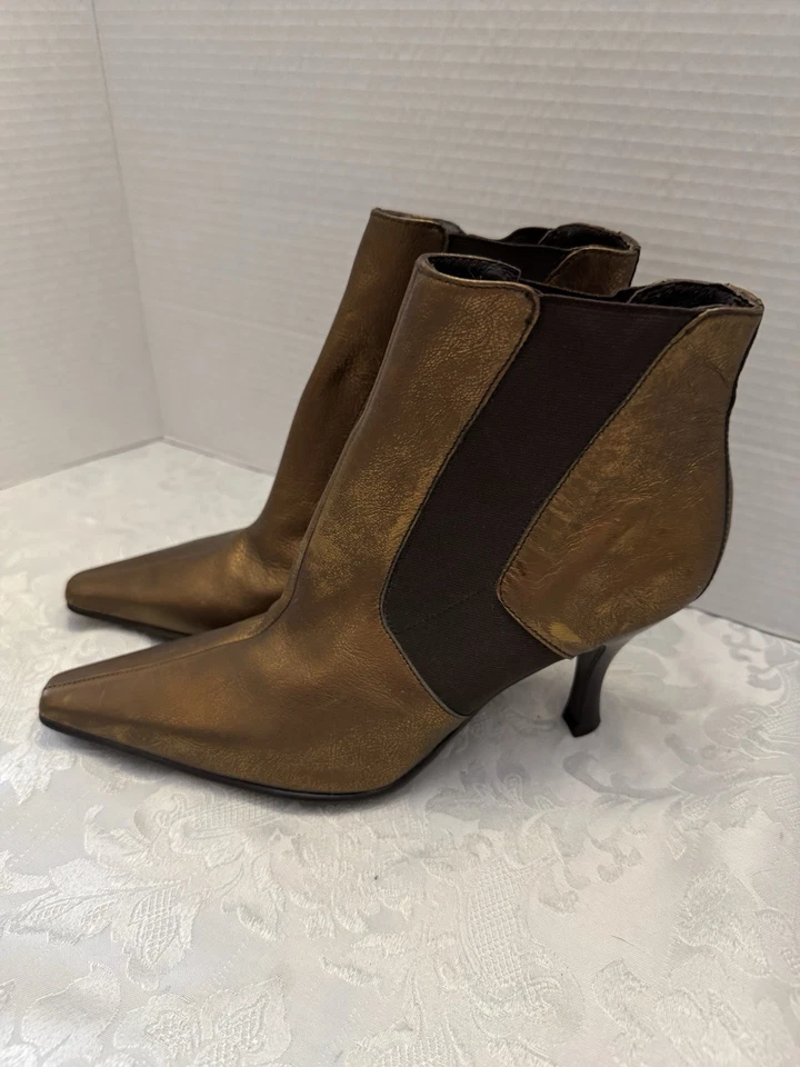 Donald Pliner Michi 8.5M Cuero Metálico Sin Cordones Botín Tacón Puntera Cuadrada Foto 3 de 4