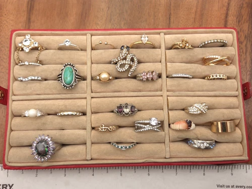 Vintage-Now Costume Fashion Jewelry Rings 25 Piece Mix Tone Crafters Ring Lot #7