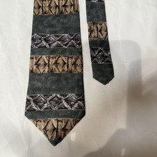 Cluett Fridays Neck Tie 100% Imported Silk From Italy Made In The USA Geometric